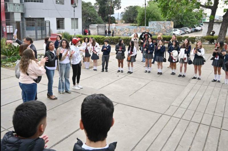 Menciones especiales a tres colegios que presentaron carrozas inclusivas en la FNE