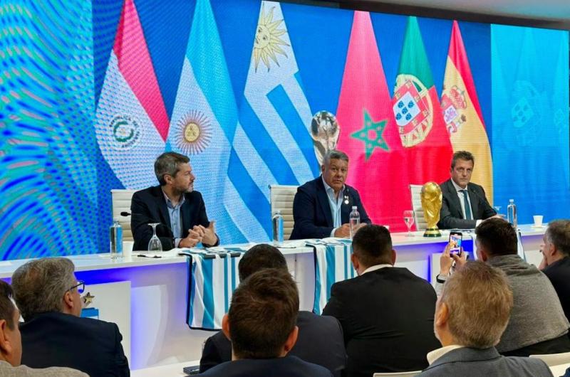 Tapia Massa y Lammens presentaron el Mundial 2030 