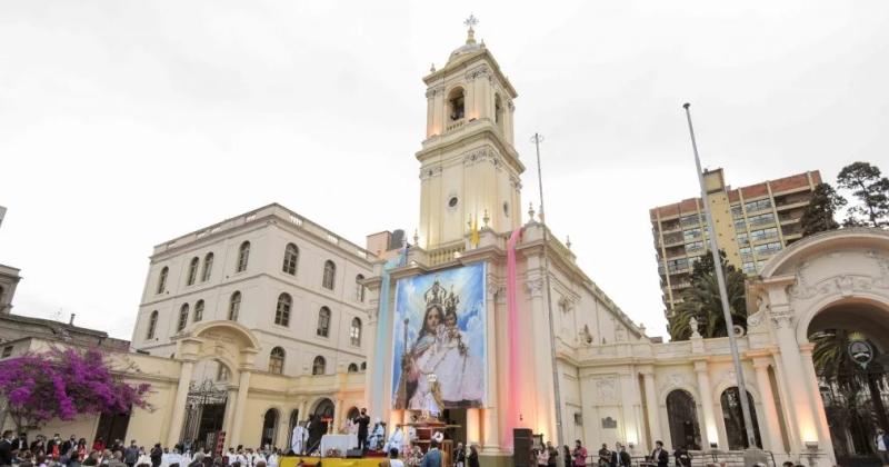 Vigilia y procesioacuten para honrar a la Santa Patrona la Virgen de Riacuteo Blanco 