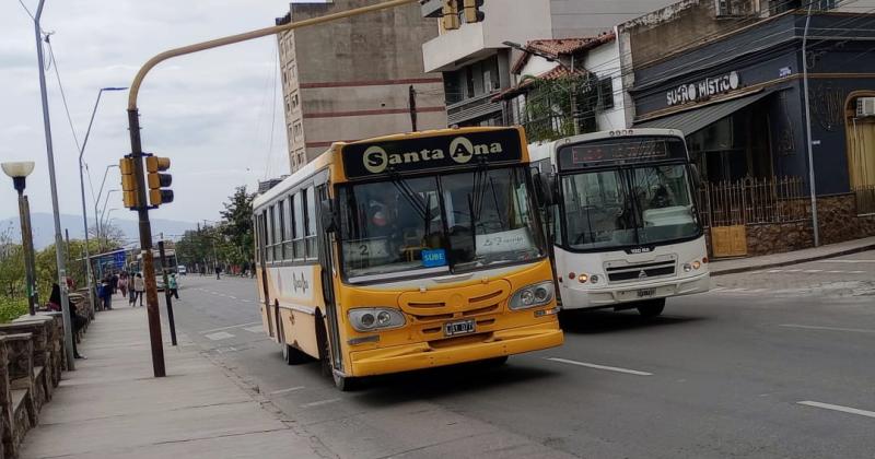 Sorpresivo paro de colectivos y dictan la conciliacioacuten obligatoria