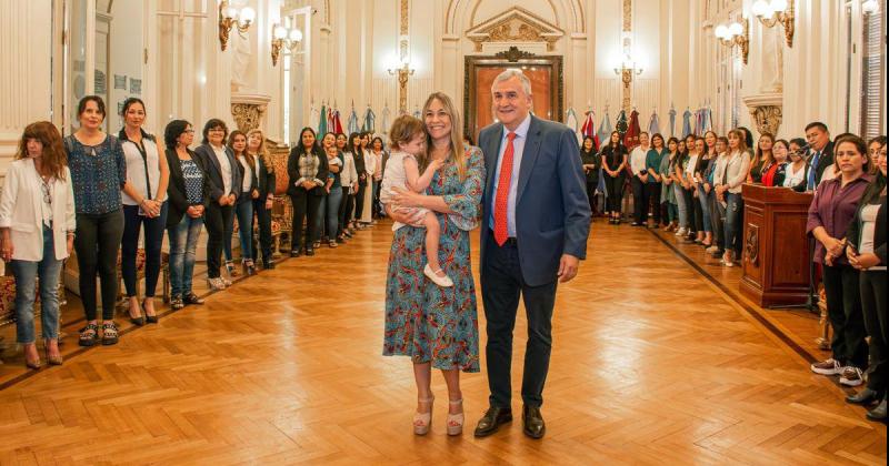 El Gobernador y Tulia Snopek homenajearon a las madres en el Saloacuten de la Bandera