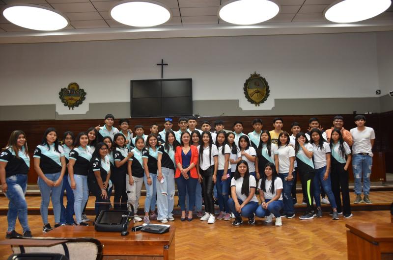 Alumnos del Bachillerato Nordm 10 de Santa Clara visitaron la Legislatura 