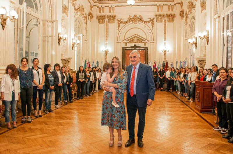El Gobernador y Tulia Snopek homenajearon a las madres en el Saloacuten de la Bandera