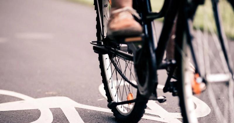 Arreglaba la bicicleta se descompensoacute y murioacute en la puerta de su casa