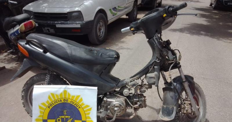 En pocas horas recuperan moto robada y detienen a dos sospechosos en Perico