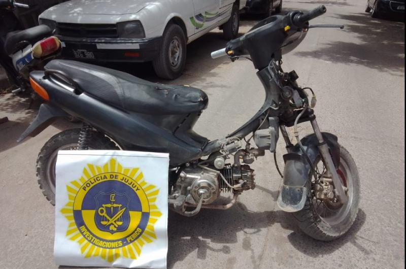 En pocas horas recuperan moto robada y detienen a dos sospechosos en Perico