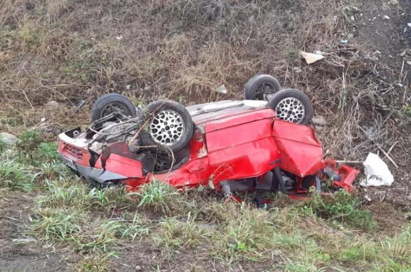 Fuerte accidente vial- choque producido entre dos vehiacuteculos