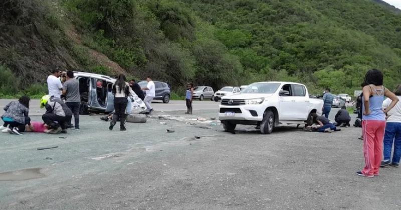 Una muacuteltiple colisioacuten en Leoacuten deja el saldo de un muerto y varios heridos