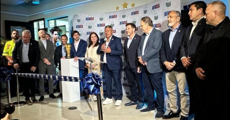 Tapia inauguroacute las oficinas de la AFA en Miami