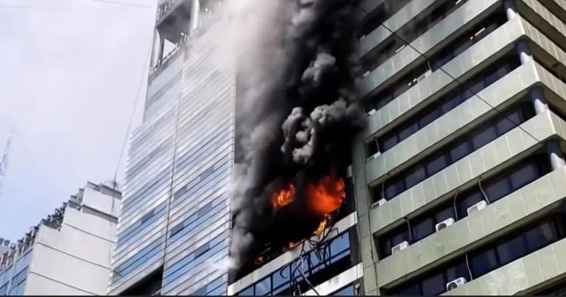 Incendio en edificio lindero a la Secretariacutea de Trabajo