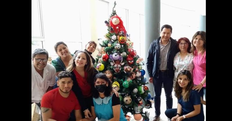 Un aacuterbol maacutegico de Navidad en el Hospital Materno Infantil