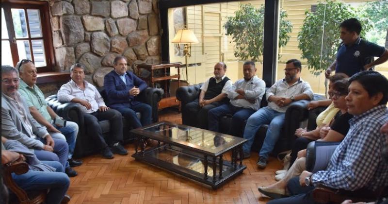 Visita y diaacutelogo dirigencial de la CGT con el vicegobernador Alberto Bernis