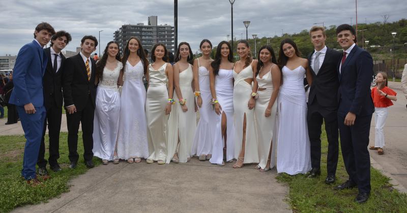 Brillante Cena Blanca estudiantil