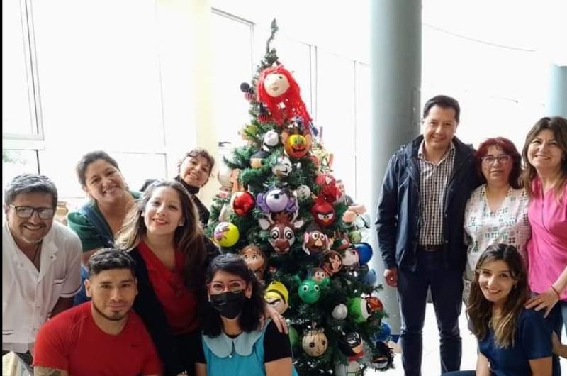 Un aacuterbol maacutegico de Navidad en el Hospital Materno Infantil