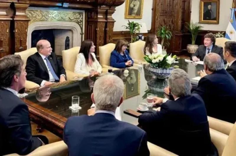 Milei encabezoacute una reunioacuten de Gabinete expandida