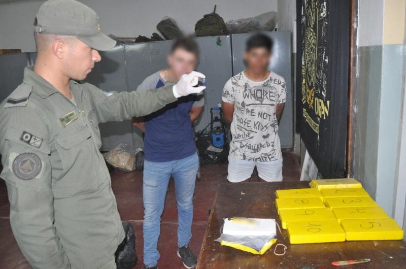 Una patrulla de gendarmes decomisoacute 10 kilos de cocaiacutena y un arma de fuego