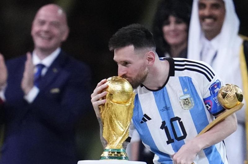 Subastaron seis camisetas que vistioacute Messi en Qatar 2022 