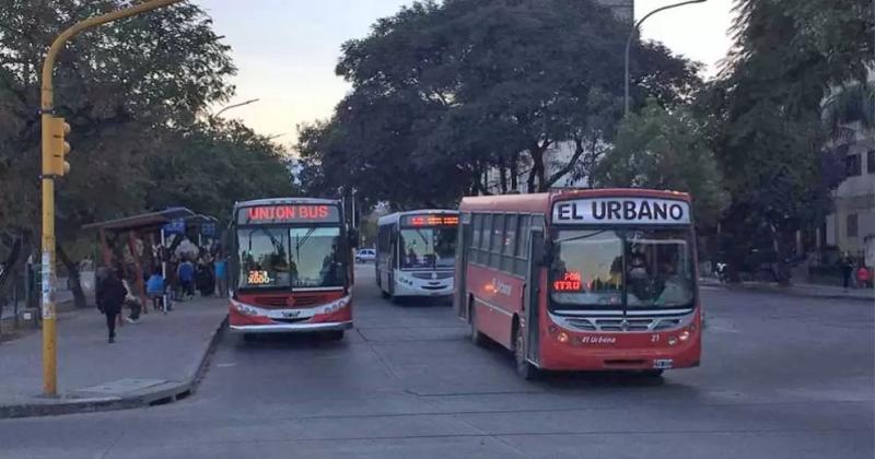 Comienzan a regir las subas en los colectivos y en el precio del pan