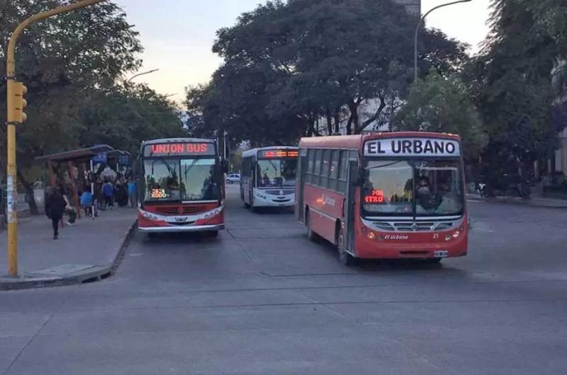 Comienzan a regir las subas en los colectivos y en el precio del pan