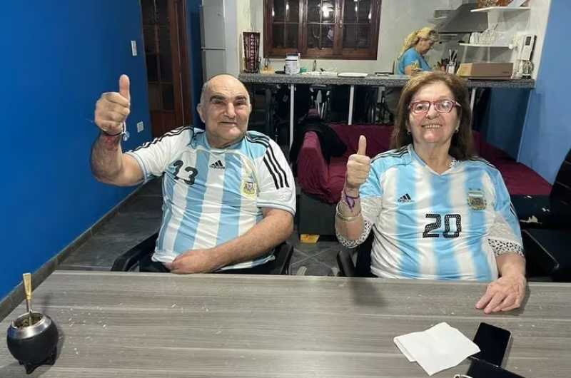 La conmovedora foto de sus padres con la que Scaloni festejoacute 
