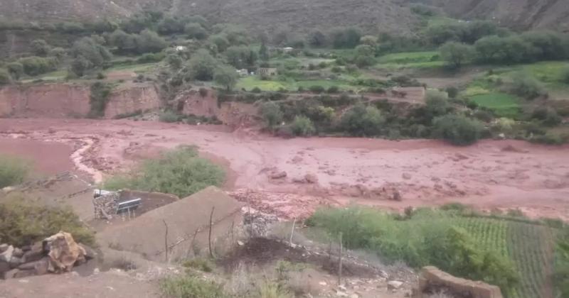 Asisten a los afectados por lluvias y en Caspalaacute temen la caiacuteda de un puente