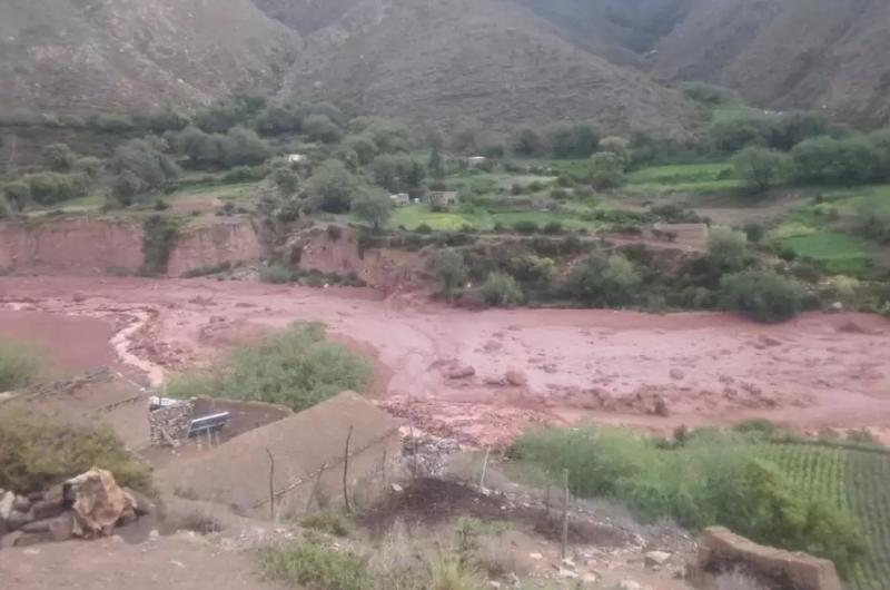 Asisten a los afectados por lluvias y en Caspalaacute temen la caiacuteda de un puente