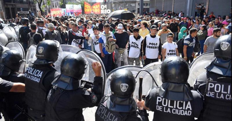 Amplio despliegue de seguridad frente a la primera manifestacioacuten