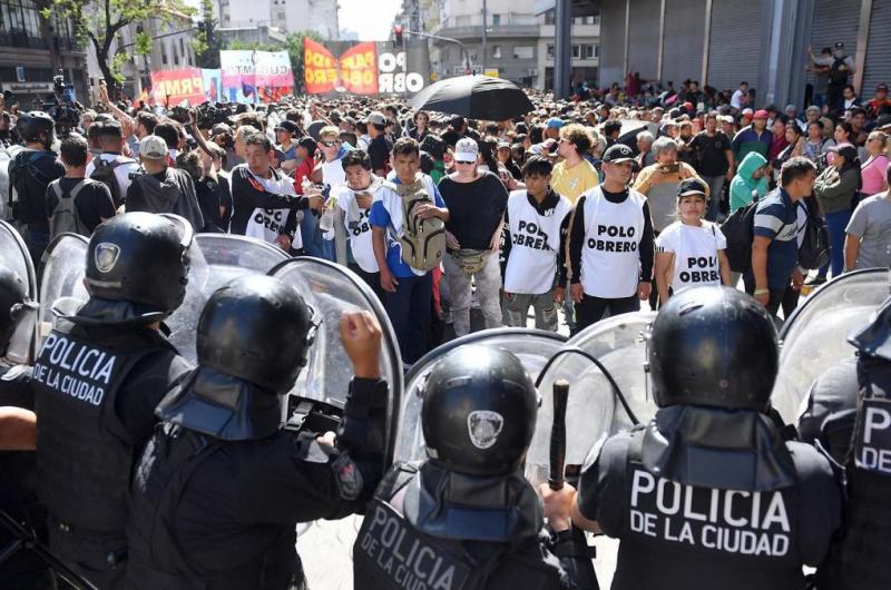 Amplio despliegue de seguridad frente a la primera manifestacioacuten