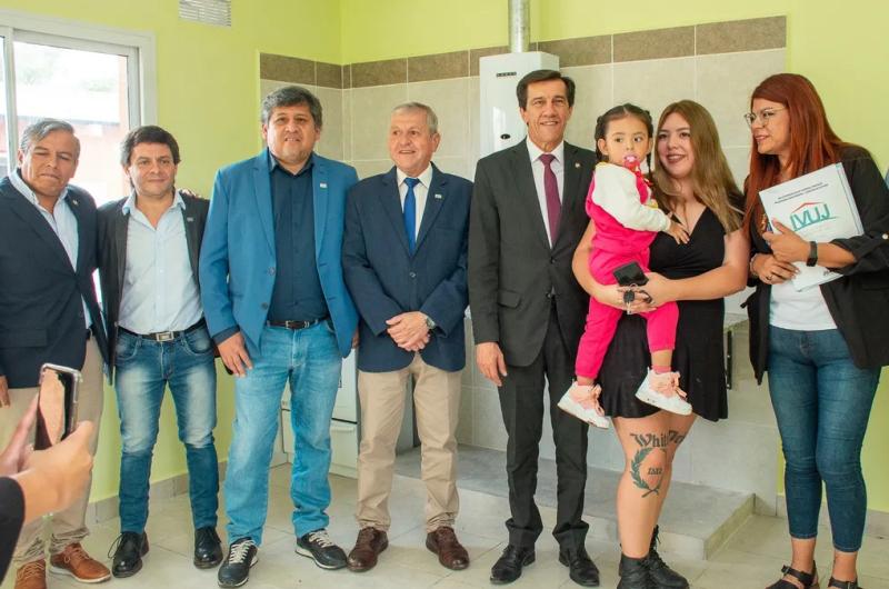 El Gobernador entregoacute nuevas viviendas en el Barrio Florida