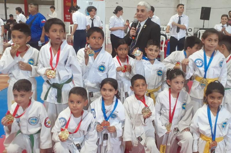 Jujentildeos brillan en el Summer Cup de Taekwo