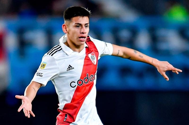 Manchester City habriacutea alcanzado un acuerdo con River por el Diablito Echeverri