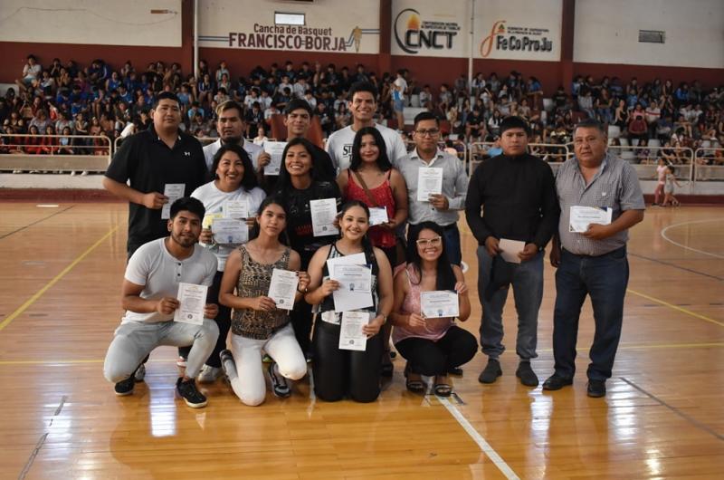 La Federacioacuten Jujentildea de Voley cerroacute el antildeo entregando distinciones