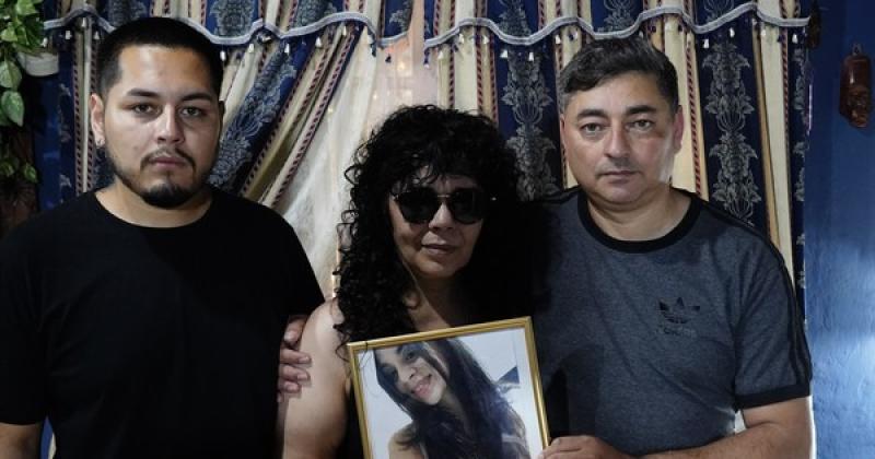 El exsuegro de Junior Beniacutetez pidioacute que investiguen si indujo a su hija a suicidarse
