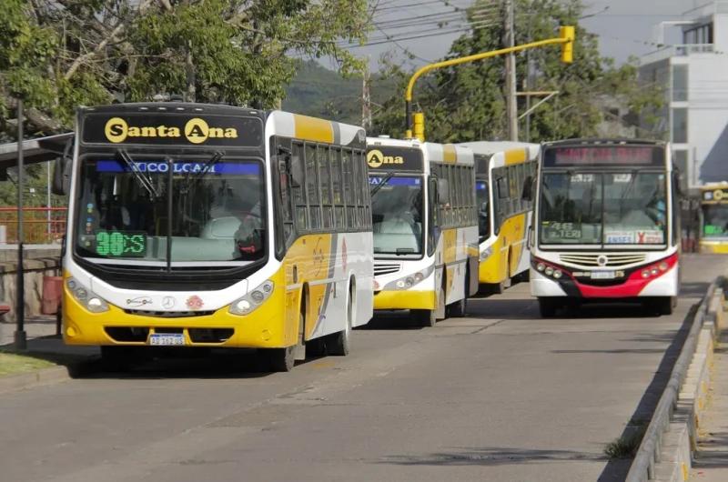 Colectivos- por deuda salarial UTA reduce draacutesticamente los servicios