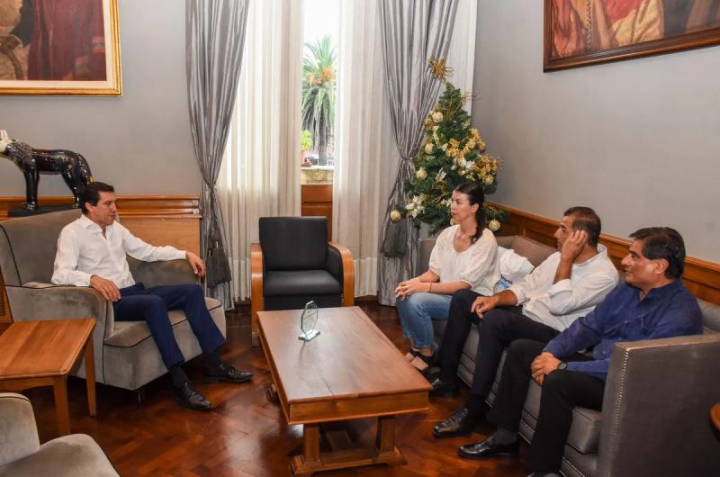 El Gobernador Sadir recibioacute a miembros del Ciacuterculo de Periodistas Deportivos