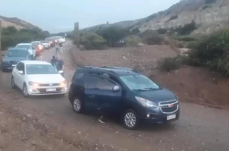 Temporal en Humahuaca- crecieron los riacuteos y hay turistas varados en el Hornocal