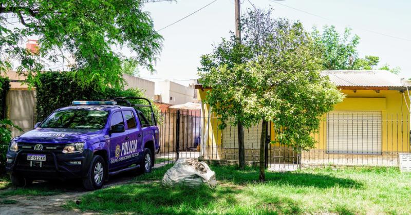 Tres joacutevenes fueron asesinados a golpes y machetazos en una vivienda