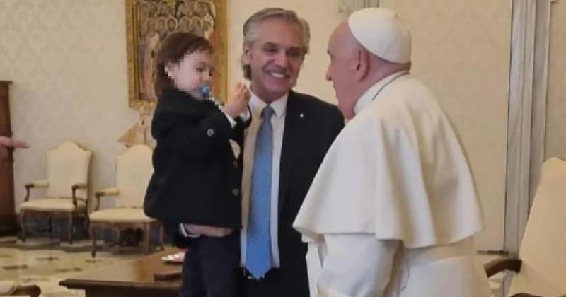 Francisco recibioacute a Alberto Fernaacutendez en la Biblioteca del Vaticano