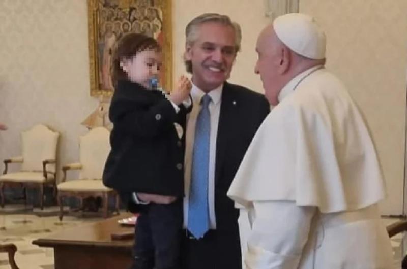 Francisco recibioacute a Alberto Fernaacutendez en la Biblioteca del Vaticano