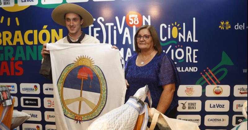 Jinetes jujentildeos galardonados en el Festival de Doma y Folclore de Jesuacutes Mariacutea