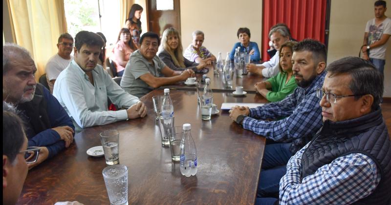 Ediles empresas de colectivos urbanos y el gremio UTA iniciaron mesa de diaacutelogo