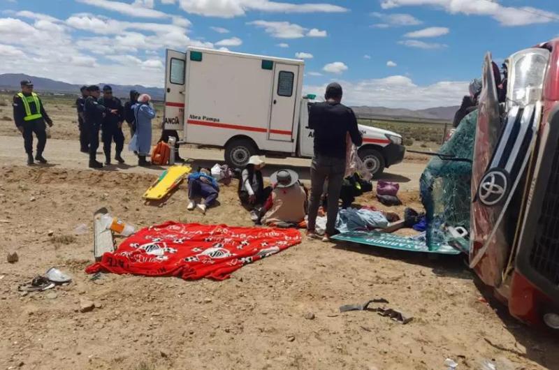 Un chico de 14 antildeos manejaba una camioneta que volcoacute con 9 pasajeros