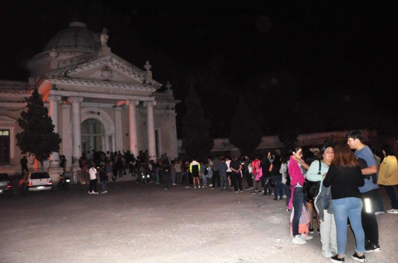Invitan a participar de guiado nocturno por el Cementerio El Salvador