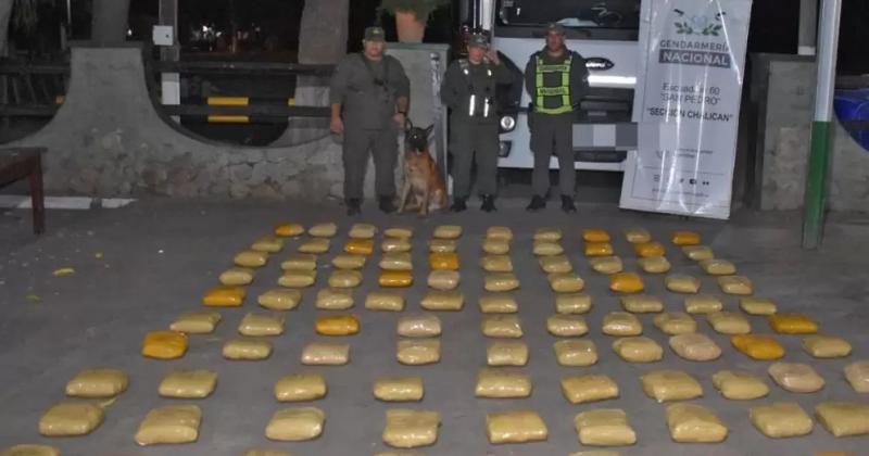 Trasladaban maacutes de 100 kilos de marihuana en un camioacuten