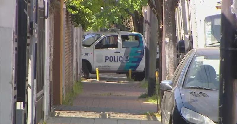 Un odontoacutelogo se atrincheroacute a los tiros en su casa  y se suicidoacute