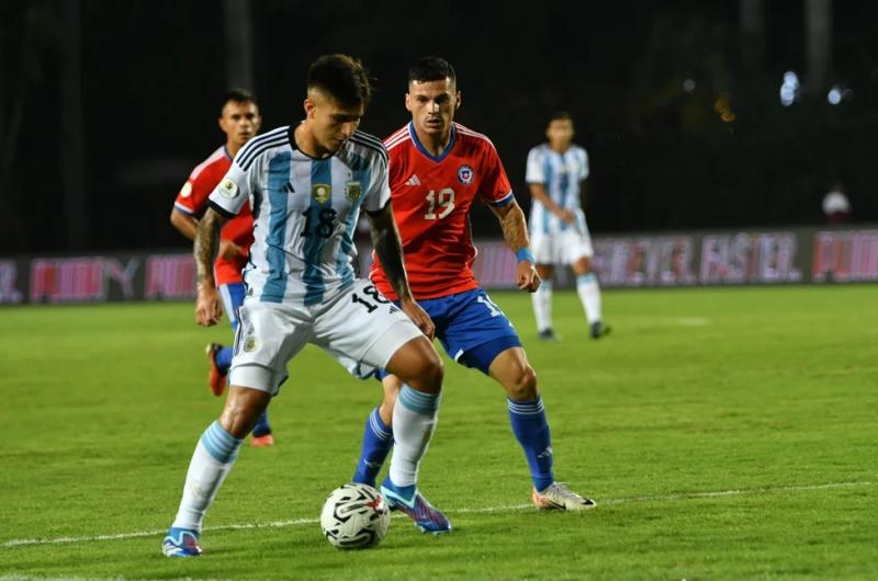 La Seleccioacuten de Mascherano goleoacute a Chile 5 a 0