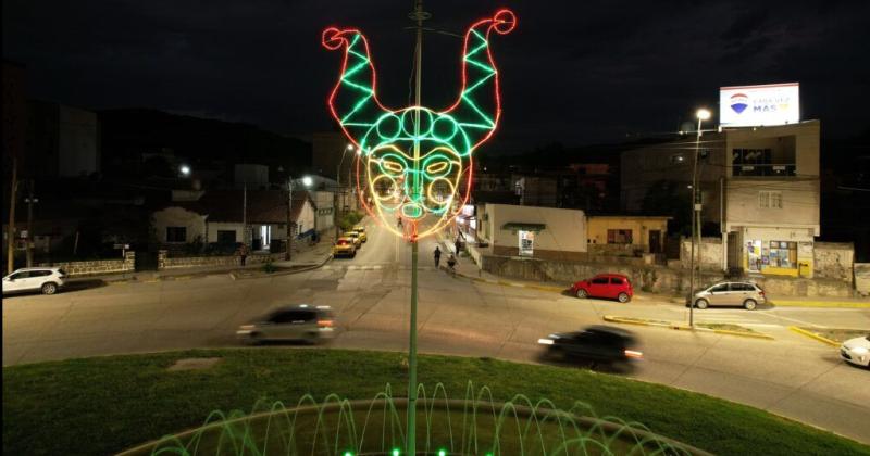 Jujuy se vista de carnaval- instalaron ornamentacioacuten alusiva al carnaval 