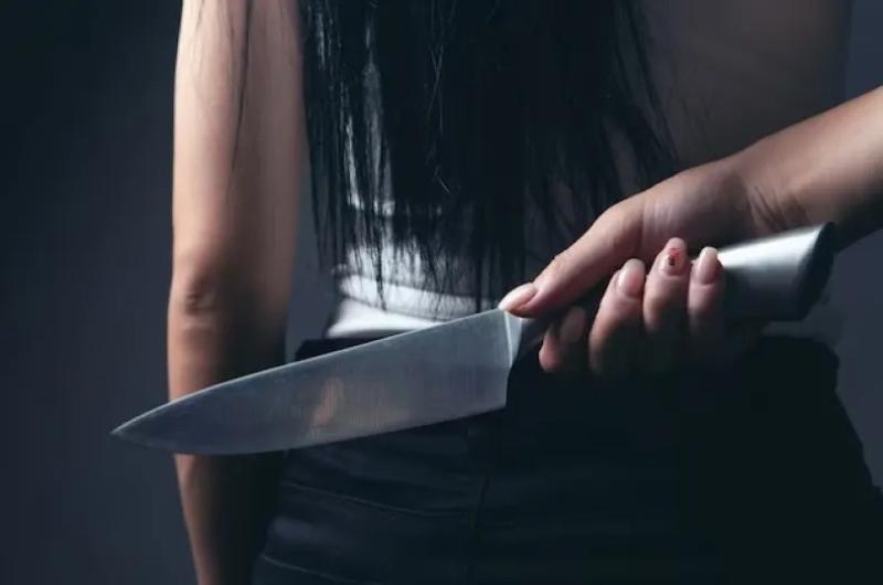 Descubrioacute la infidelidad quiso dejar la casa y ella la agredioacute con un cuchillo