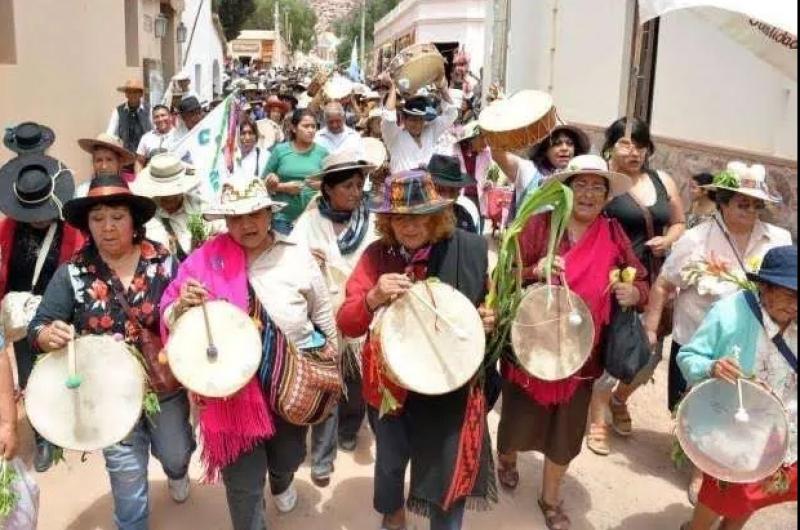 Con la celebracioacuten de Jueves Comadre llega el Carnaval 2024