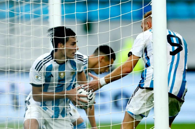 Argentina rescatoacute un empate y suentildea con clasificarse a los Juegos Oliacutempicos